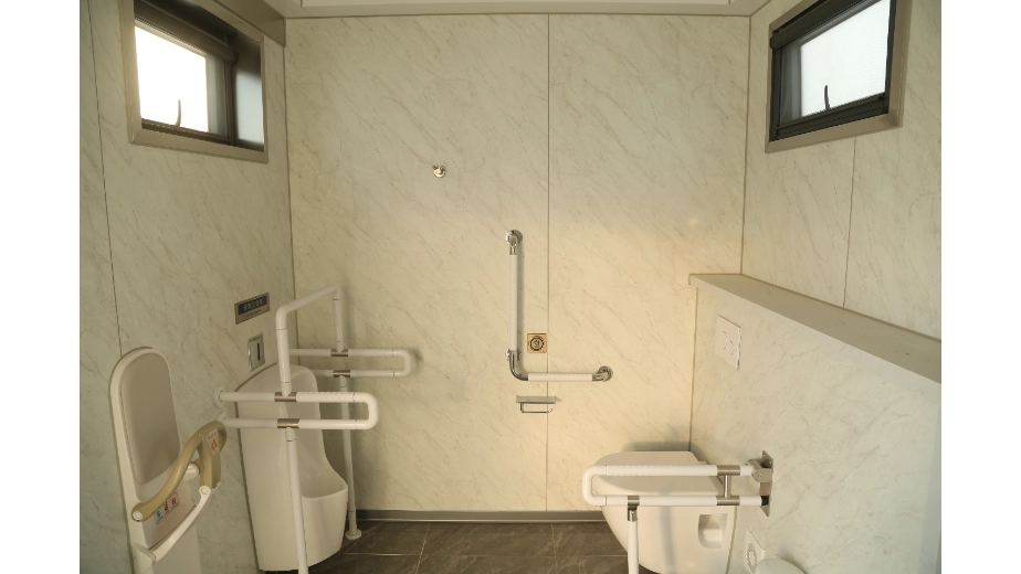 portable accessible restroom unit